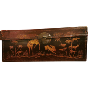 Fine Asianliving Antieke Chinese Kist Leer met Gouden Schilderingen