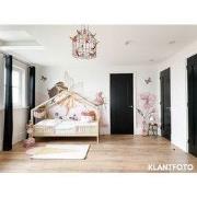 Fee in roze bloemenzee - Kinderbehang - 389,6 cm x 280 cm - Walloha